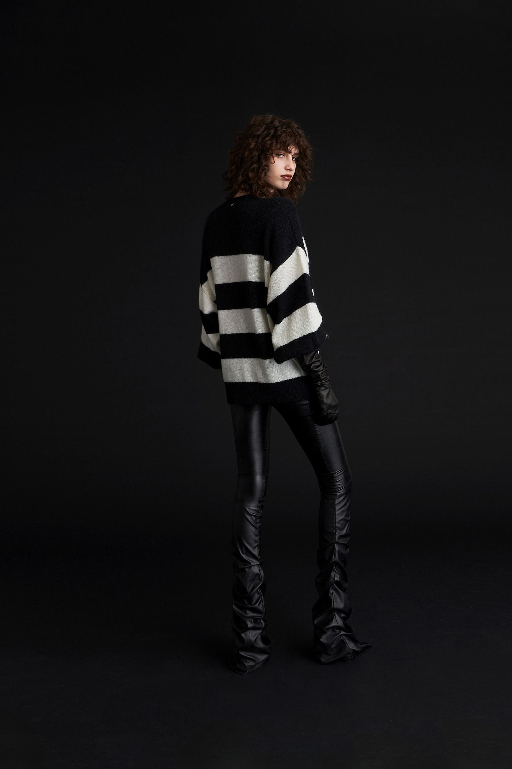 PULL LISA BLACK ALMOND