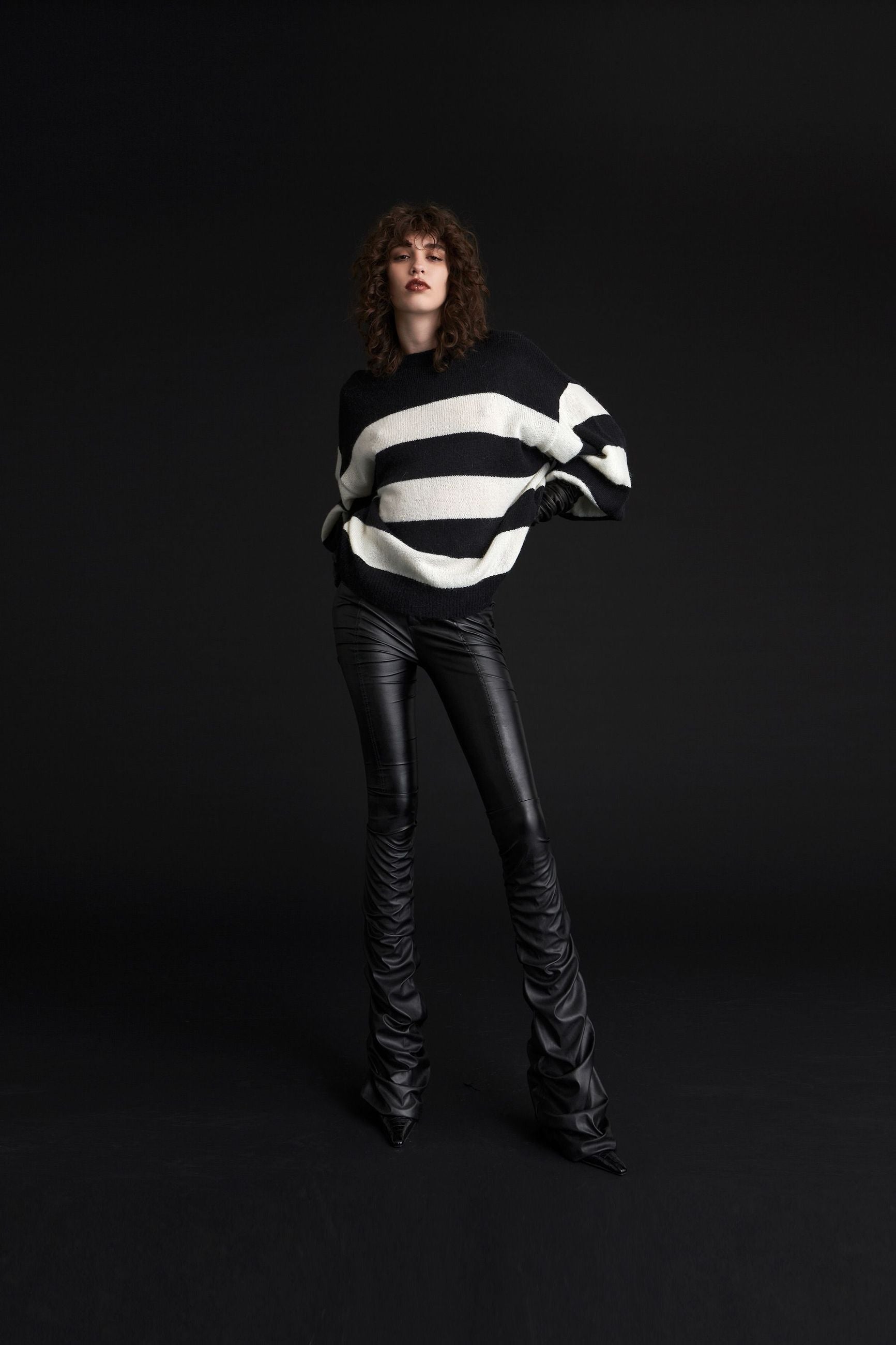 PULL LISA BLACK ALMOND