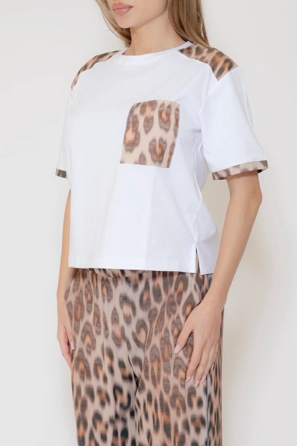 SHIRT CON TASCHINO